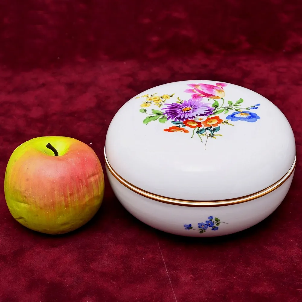 Большая Фарфоровая Шкатулка - Бонбоньерка «ЦВЕТЫ», MEISSEN / МЕЙСЕН Германия.