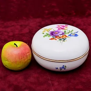 Большая Фарфоровая Шкатулка - Бонбоньерка «ЦВЕТЫ», MEISSEN / МЕЙСЕН Германия.