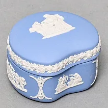 Шкатулка - Бонбоньерка «Античный мотив», фарфор ВЕДЖВУД / WEDGWOOD, Англия, вторая половина ХХ века.