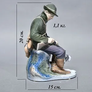 Коллекционная Фарфоровая статуэтка «Охотник  с собакой», Royal Copenhagen Дания, 1992 - 1999 годы. 