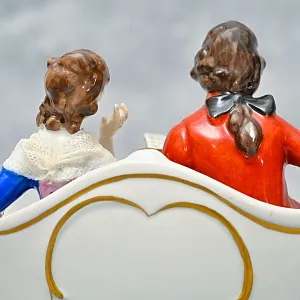 Редкость! Статуэтка «ЛЮБОВНЫЙ РОМАН», Кружевной Фарфор VOLKSTEDT, Германия - середина ХХ века.