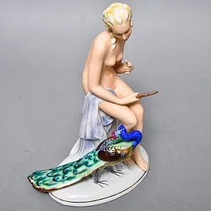 Коллекционная статуэтка «Обнаженная девушка с зеркалом и павлином», Фарфор, FASOLD & STAUCH Германия.