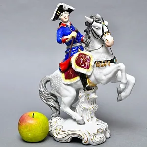 Антикварная Фарфоровая статуэтка «Старый Фриц. Король Пруссии Фридрих II на коне», SITZENDORF Германия.