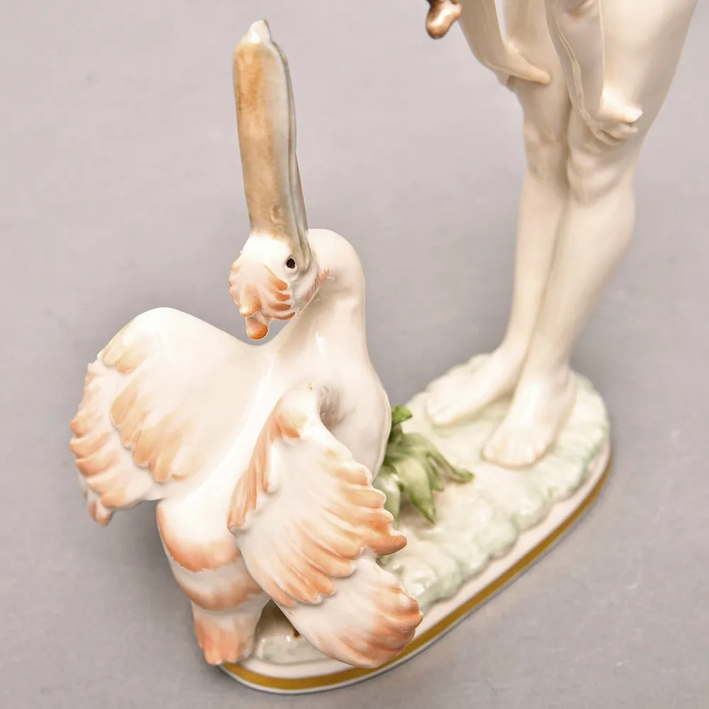 Коллекционная статуэтка «Девушка и Пеликан», Фарфор Hutschenreuther Германия, 1955 - 1968 годы.