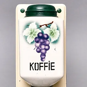 Старинная Настенная Ручная Механическая Кофемолка «Виноградная Гроздь», Голландия.