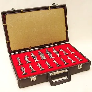 Редкость! Винтажные Коллекционные Оловянные «ШАХМАТЫ» в кожаном кейсе, Германия 60 гг.