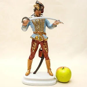 Большая Коллекционная Фарфоровая Cтатуэтка «ГУСАР» HEREND Венгрия 1949-1960 годы.