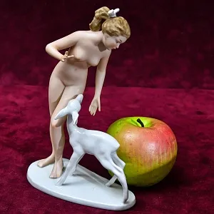 Авторская Фарфоровая статуэтка «Девушка с оленёнком», WALLENDORF, Германия середина ХХ века.