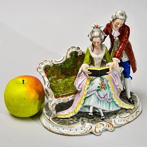 Антикварная Статуэтка «Любовный роман», фарфор Carl Scheidig, Германия начало ХХ века.