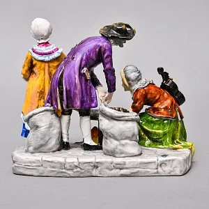 Коллекционная Фарфоровая статуэтка «Жареные каштаны», VOLKSTEDT Германия, середина ХХ века. 