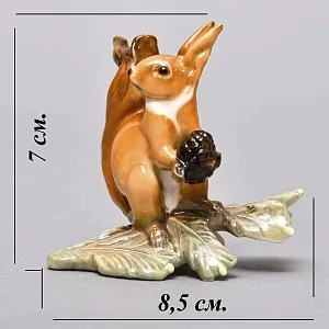 Коллекционная Фарфоровая статуэтка «Белка с шишкой», Hutschenreuther Германия, середина ХХ века. 