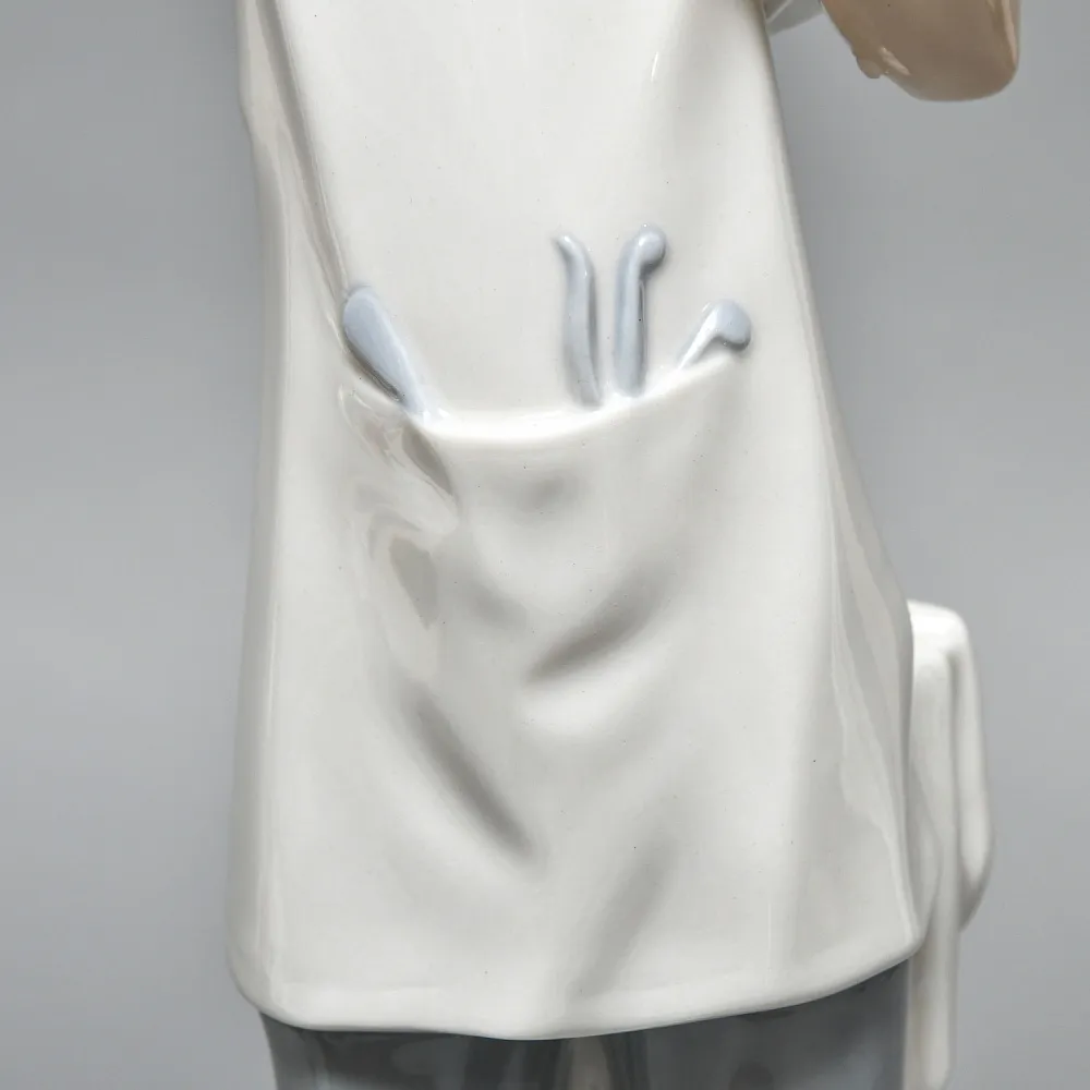  Коллекционная Фарфоровая статуэтка «Врач - Стоматолог», Lladro Испания, 1977 год.