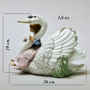 Коллекционная Фарфоровая Статуэтка «Девочка и лебедь», Lladro Испания - 1990 год.