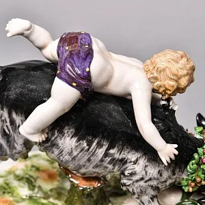  Антикварная Фарфоровая статуэтка «Три путти, играющие с козлом», Ludwigsburg Германия, 1919 - 1927 гг.