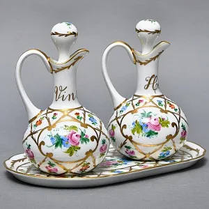 Винтажный Фарфоровый набор Два Соусника на подносе «Цветочная россыпь», Limoges Франция.