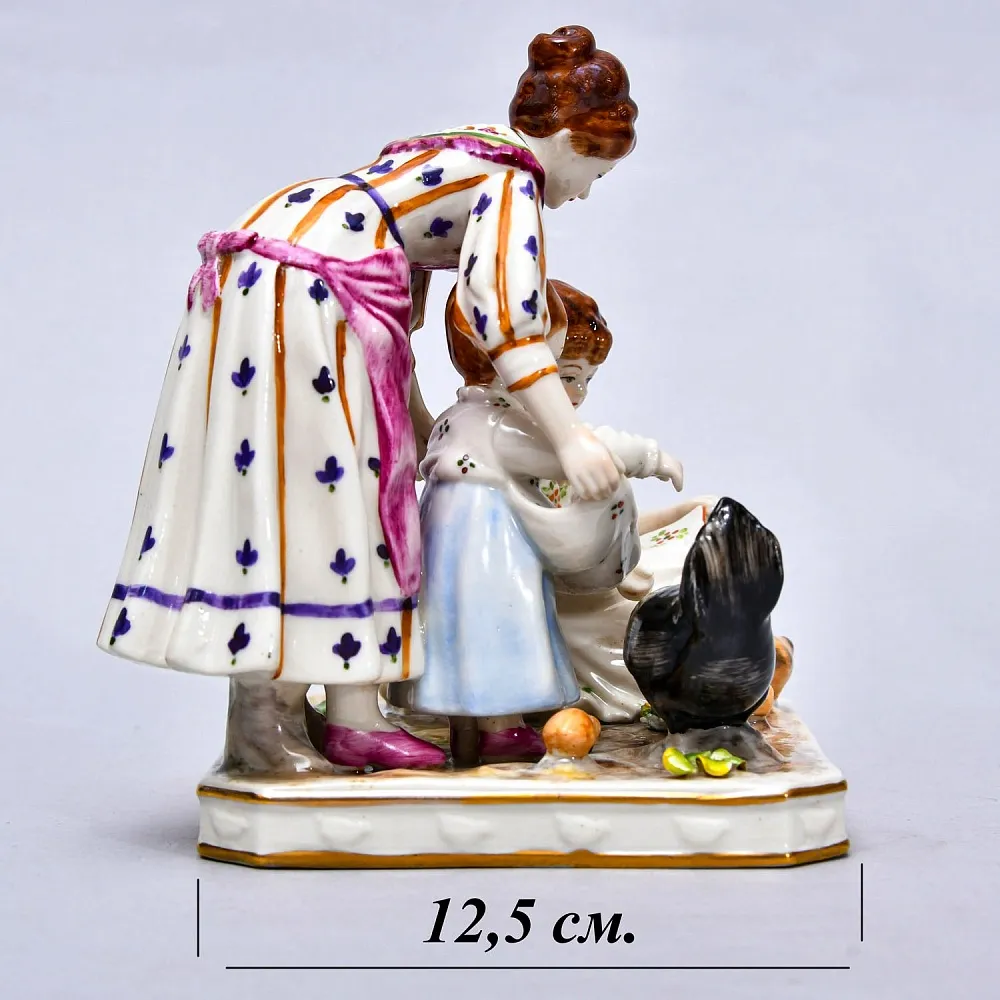 Редкость! Антикварная Фарфоровая Статуэтка «КОРМЛЕНИЕ КУР», Aсkermann & Fritze Германия.