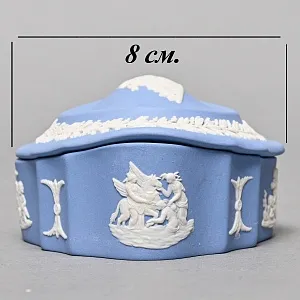 Шкатулка - Бонбоньерка «Мотив с Путти», фарфор ВЕДЖВУД / WEDGWOOD, Англия, вторая половина ХХ века.