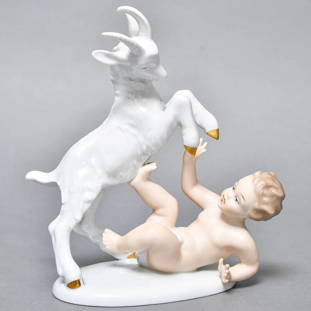 Коллекционная Фарфоровая статуэтка «Путти с козленком»,  WALLENDORF Германия, середина ХХ века.