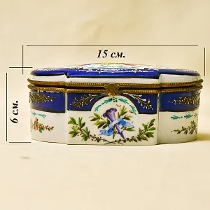 Винтажная Фарфоровая Шкатулка «БУКЕТ С РОЗАМИ», Франция - начало ХХ века.