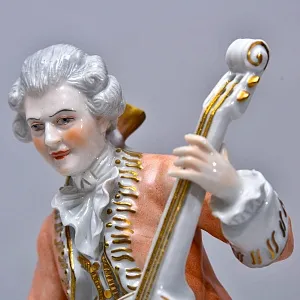 Коллекционная Фарфоровая статуэтка «Музыкант. Виолончелист», SITZENDORF Германия.