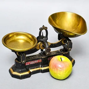 Антикварные Кухонные Весы с чашкой для сыпучих продуктов на 1 фунт, Англия начало ХХ века.