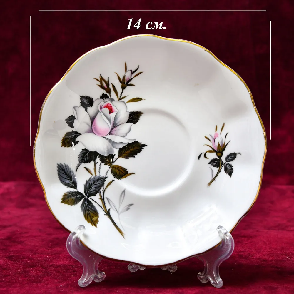 Коллекционная Фарфоровая Чайная пара «Посланница Королевы», ROYAL ALBERT Англия, вторая половина ХХ века.