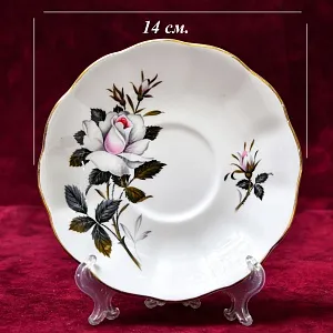 Коллекционная Фарфоровая Чайная пара «Посланница Королевы», ROYAL ALBERT Англия, вторая половина ХХ века.