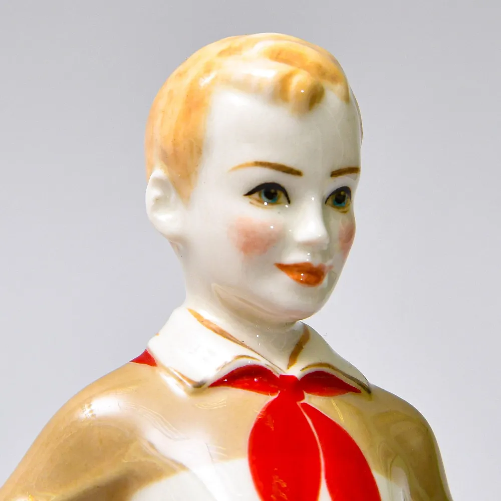 Авторская Коллекционная Фарфоровая Статуэтка «Юный Футболист», Россия.