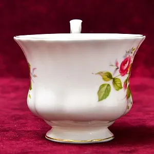 Коллекционная Фарфоровая Чайная пара «WESTBURY», ROYAL ALBERT Англия, вторая половина ХХ века.