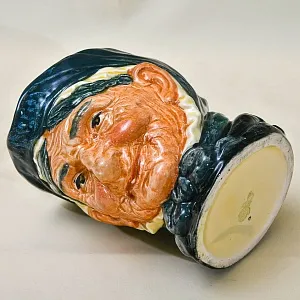 Авторский Фарфоровый Кувшин «Бабушка», Royal Doulton Англия, 1941 - 1955 годы.