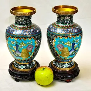 Редкость! Парные Вазы «Натюрморт с Вазами» в технике « Клуазоне» Китай начало ХХ века.