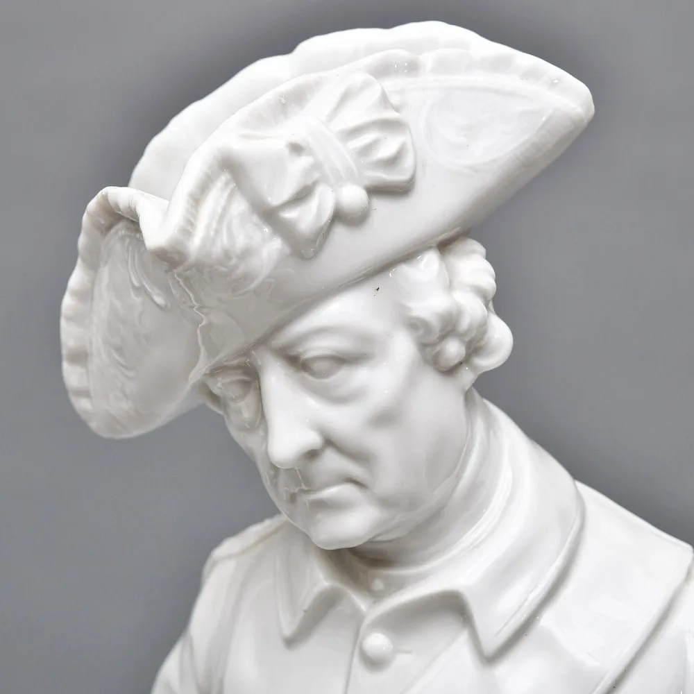 Антикварная Фарфоровая статуэтка «Старый Фриц. Король Пруссии Фридрих II с собаками»,  Volkstedt Германия.