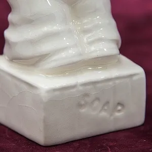 Коллекционная Статуэтка «SOAP» - «МЫЛО» Фарфор, Goebel, Германия, 80 -е годы ХХ века.