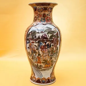 Ваза «ПРОГУЛКИ В САДУ» технике Мориаж Н-36 см., Фарфор, Китай, 70 -е годы ХХ века.