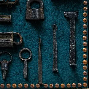 Настенное Коллекционное Панно - Картина «Старинные Замки и Засовы», Россия конец XIX - начало ХХ века.