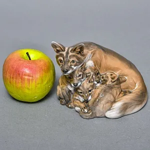 Коллекционная Фарфоровая статуэтка «Лиса с лисятами», Royal Copenhagen Дания - 1963 год. 