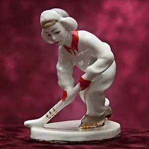 Коллекционная Фарфоровая статуэтка «Юный хоккеист», ЛЗФИ СССР, 1956 - 1967 годы. 