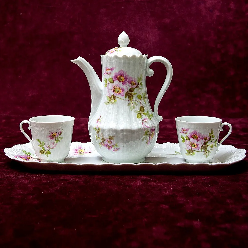 Чайно-кофейный Фарфоровый набор «Тет-а-Тет» из серии «Шиповник», Limoges Франция -1979 год.