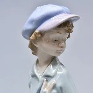 Коллекционная Фарфоровая статуэтка «Мальчик с рогаткой», Lladro Испания, 1987 - 1998 годы.