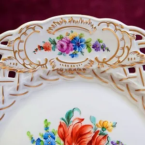Прорезной Фарфор Коллекционная Тарелка - Блюдо «Садовый букет», SP Dresden Германия.