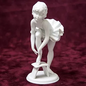 Коллекционная Статуэтка «Маленькая балерина», бисквитный фарфор Kaiser, Германия -1979 год.