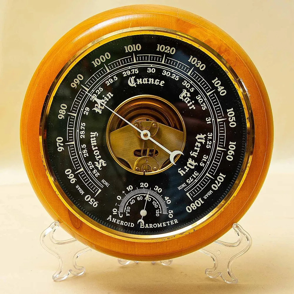 Винтажный Барометр - Термометр -  в Деревянном корпусе СССР 80 -е годы.