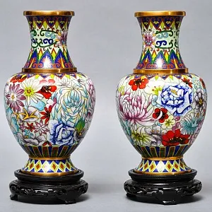 Декоративные Парные Вазы «Летний сад» в технике «Клуазоне» Н -30 см., Китай 50 -е годы ХХ века.