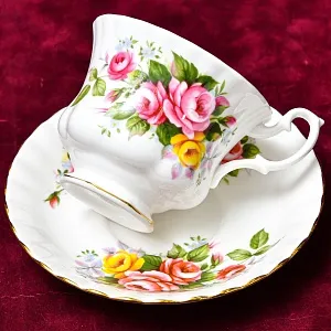 Коллекционная Фарфоровая Чайная пара «WESTBURY», ROYAL ALBERT Англия, вторая половина ХХ века.