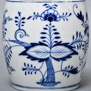 Антикварная Фарфоровая бисквитница - конфетница «Синий лук», Bremer & Liebmann Германия.