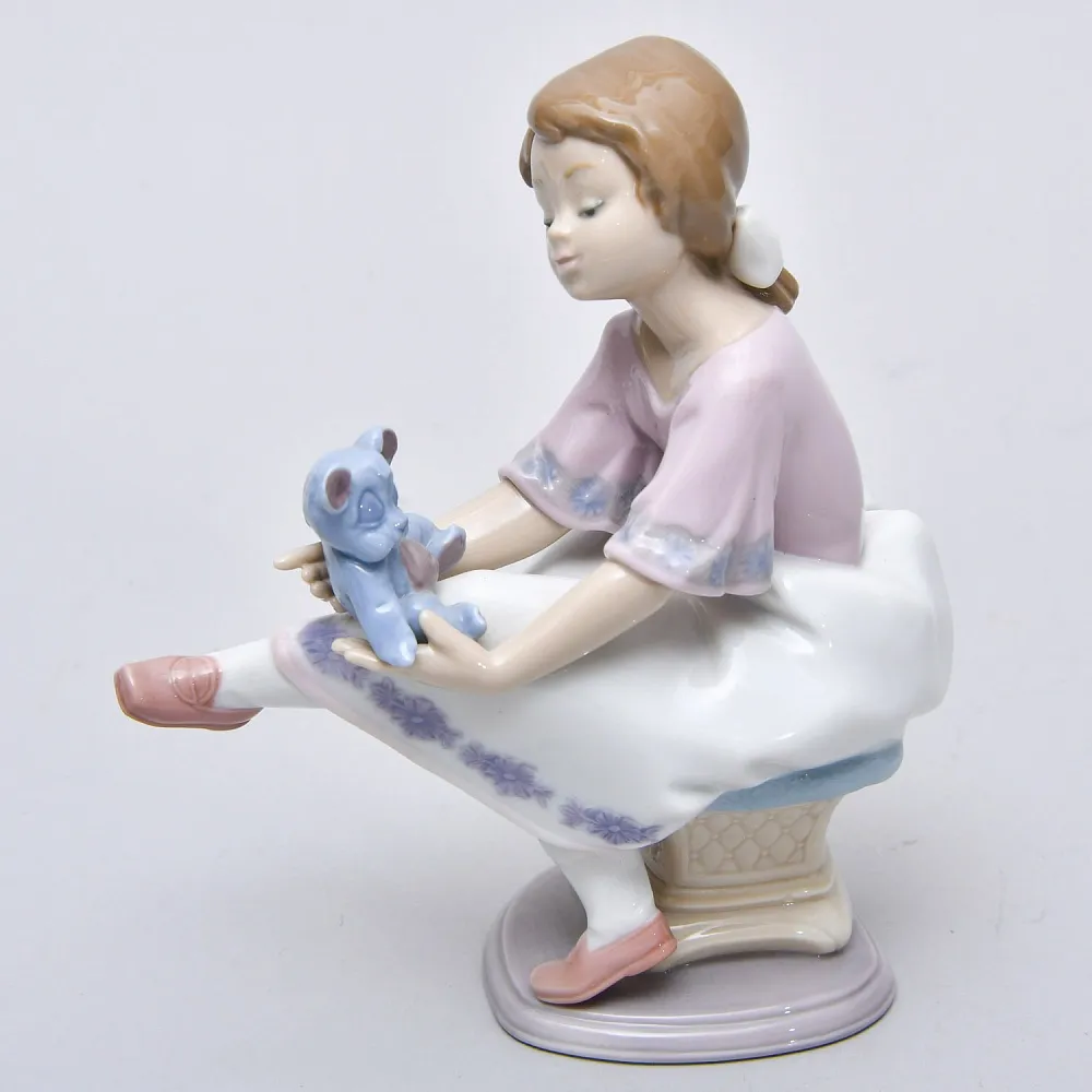 Авторская Фарфоровая статуэтка «Девочка с плюшевым мишкой», Lladro Испания - 1993 год.