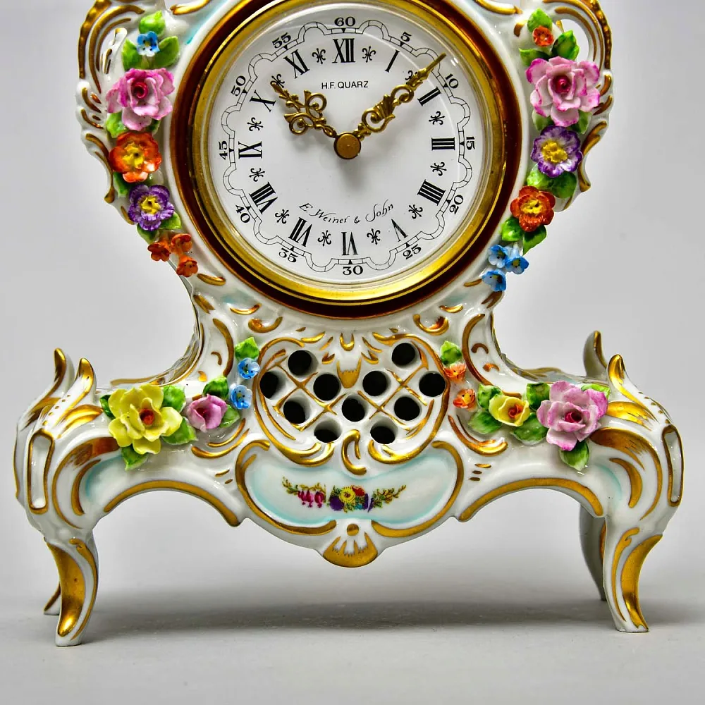 Каминные Кварцевые Часы в стиле Рококо, Фарфор SANDIZELL, Германия 80-е годы ХХ века.