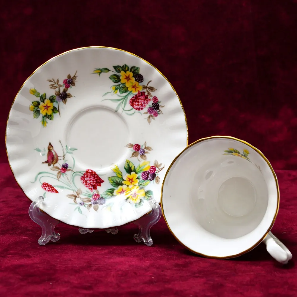 Коллекционная Фарфоровая Чайная пара «Летнее Утро», ROYAL ALBERT Англия, вторая половина ХХ века.