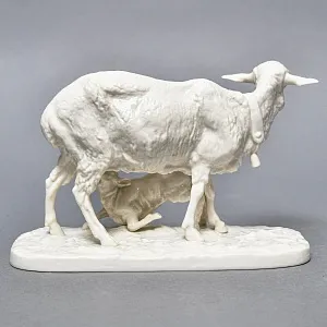 Коллекционная Фарфоровая статуэтка «Овца с ягненком», Nymphenburg Германия, середина ХХ века.