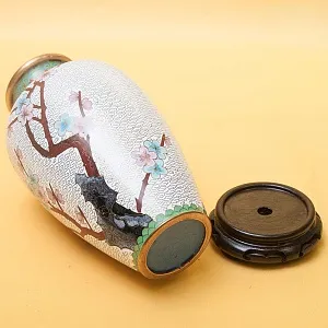 Винтажная Ваза «Цветение Сакуры» в технике « Клуазоне» Китай 50 -е годы ХХ века Н -26 см.